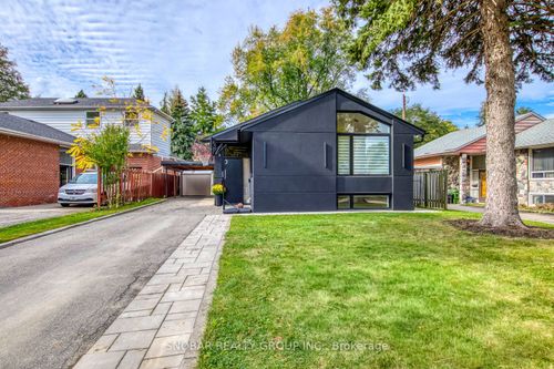 23 Mitre Pl, Etobicoke, ON, M9R3C5 | Card Image