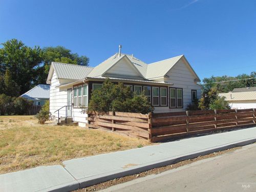 407 Smith St S, Vale, OR, 97918-1447 | Card Image