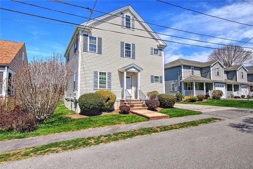 31 Garfield Ave, Bristol, RI, 02809-3111 | Card Image