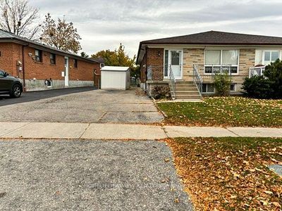 67 Dellbrook Cres, House attached with 3 bedrooms, 2 bathrooms and 4 parking in North York ON | Image 3