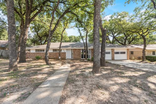 7320 Monterrey Dr, Fort Worth, TX, 76112-4312 | Card Image