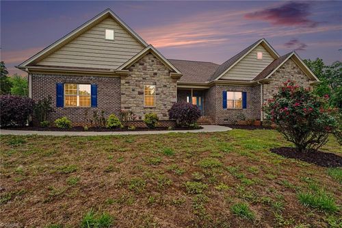 6250 Vance Rd, Kernersville, NC, 27284-7327 | Card Image