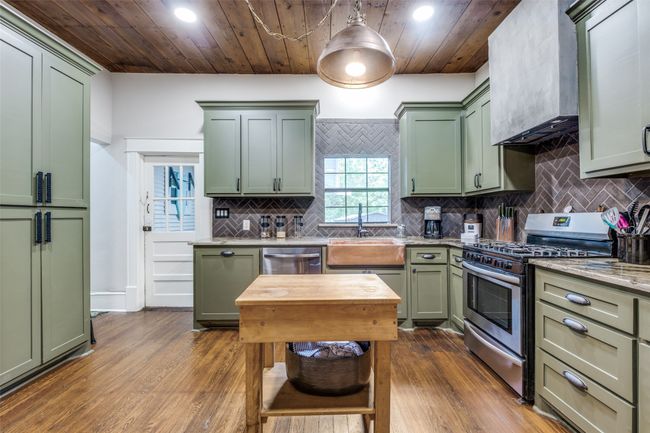 705 S Glasgow Dr, House other with 3 bedrooms, 2 bathrooms and null parking in Dallas TX | Image 13