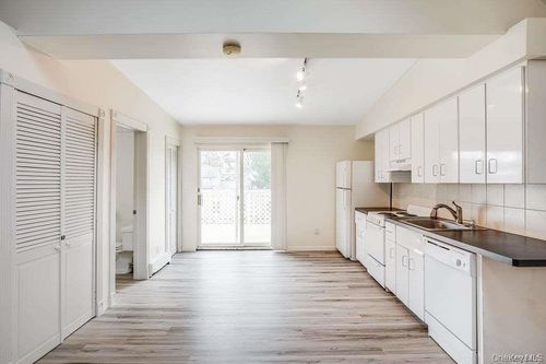 apt-b-75 Maxwell Ave, Oyster Bay, NY, 11771-1425 | Card Image