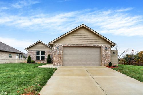 2136 Jennifer Ct, Franklin, IN, 46131-7352 | Card Image