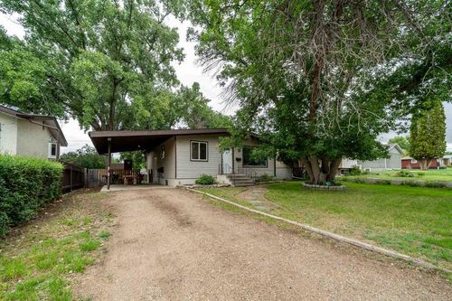 512 4 St Se, Redcliff, AB, T0J2P2 | Card Image