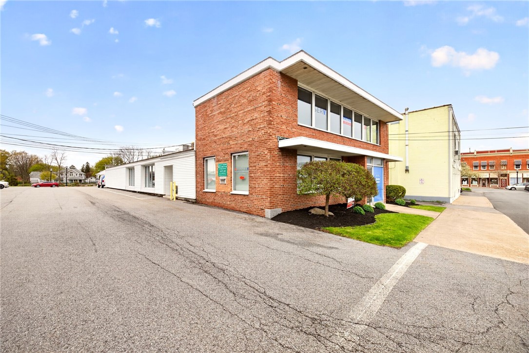 14 Amity St, Spencerport, NY 14559-1302