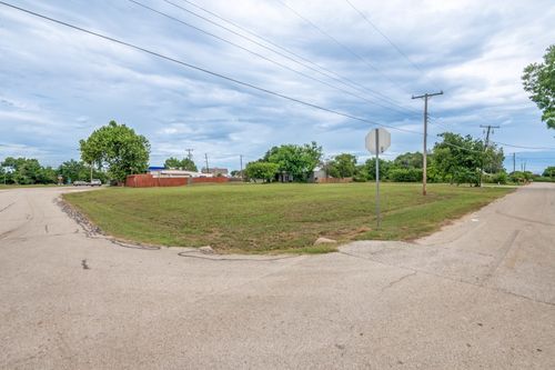 2011 Duval Dr, Arlington, TX, 76002 | Card Image