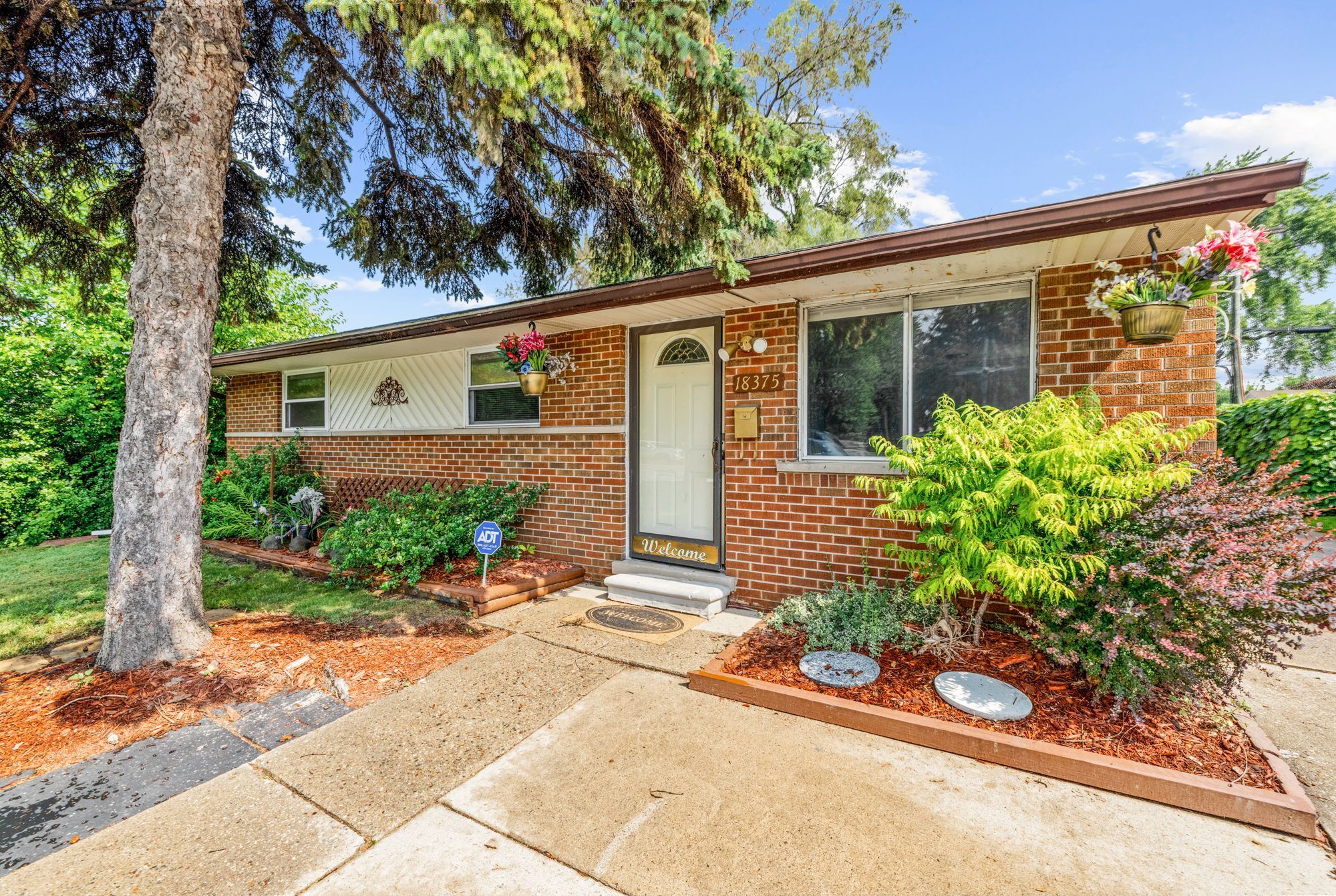 13 Mile Rd, Fraser, MI 48026