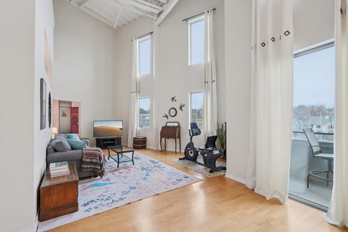 2080 N Commerce St, Milwaukee, WI, 53212-3475 | Card Image