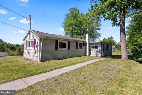 30 Perry St, BIRDSBORO, PA, 19508-8683 | Card Image