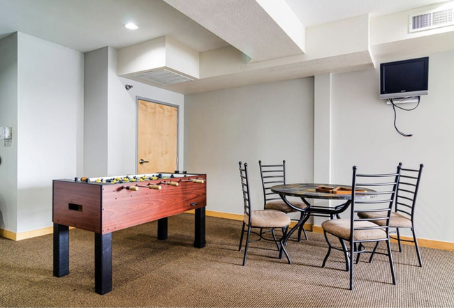 2600 University Ave. Game Room 3 | Image 23