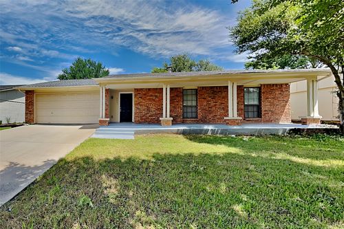4021 Brookmoor Dr, Arlington, TX, 76016-1411 | Card Image