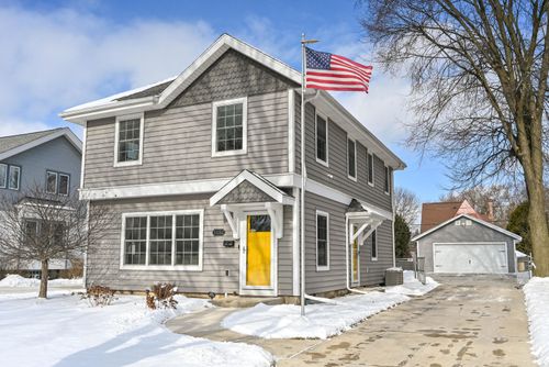 8152 Stickney Ave, Wauwatosa, WI, 53213-1636 | Card Image