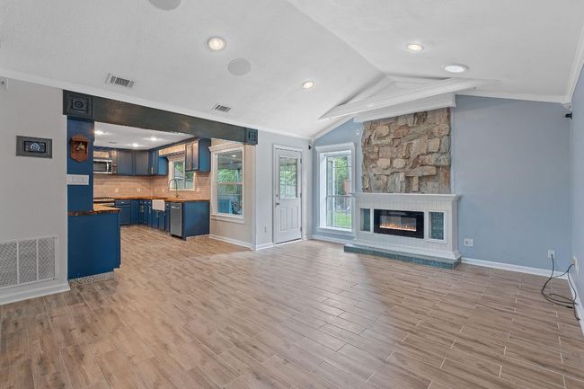 Flexible open floorplan | Image 7