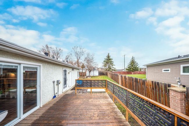 40 Hearthstone Dr, House other with 3 bedrooms, 2 bathrooms and 2 parking in Lacombe AB | Image 6
