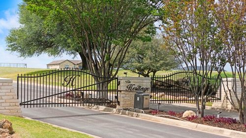 377 Heritage Loop, Hutto, TX, 78634-3121 | Card Image