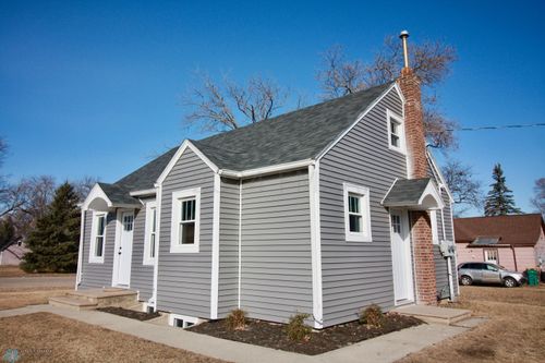 206 1st St Ne, Lidgerwood, ND, 58053-4139 | Card Image