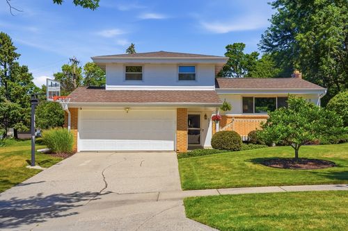 6712 Manchester Dr, Greendale, WI, 53129-1219 | Card Image