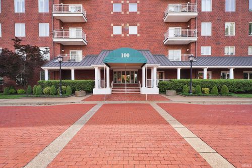 205-100 Nw 1st St, Evansville, IN, 47708-1223 | Card Image