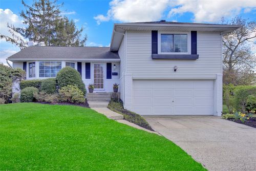 25 Lakeshore Blvd, Massapequa, NY, 11758-5903 | Card Image