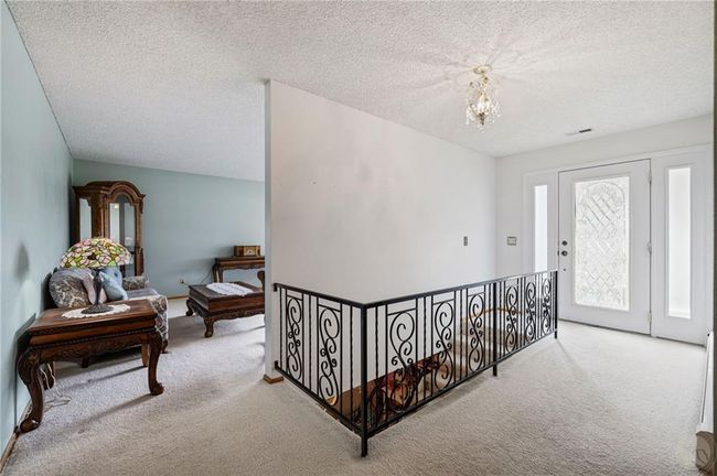 Entry/Living Room | Image 12