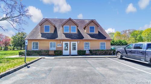 472 Montauk Hwy, Southampton, NY, 11968-4120 | Card Image