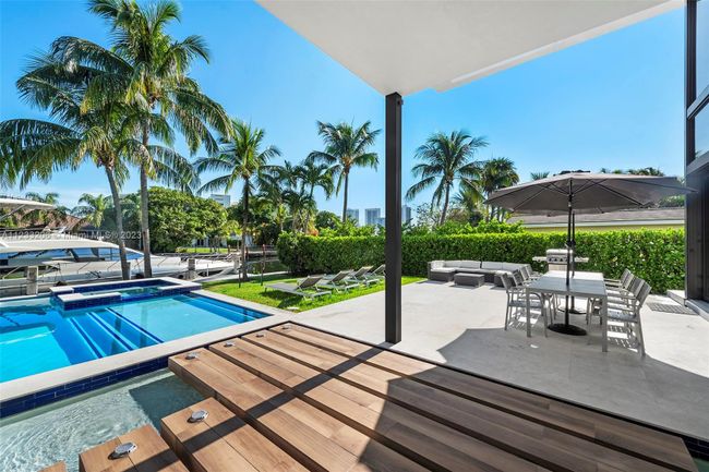 418 Sunset Dr, House other with 6 bedrooms, 6 bathrooms and null parking in Hallandale Beach FL | Image 5