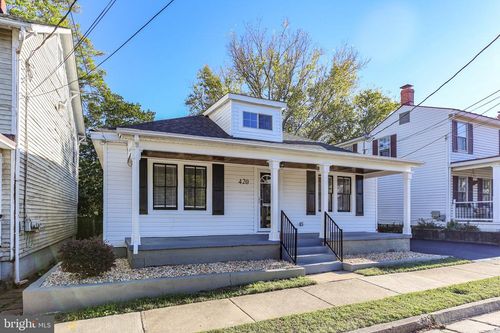 420 Dunmore St, FREDERICKSBURG, VA, 22401-6113 | Card Image