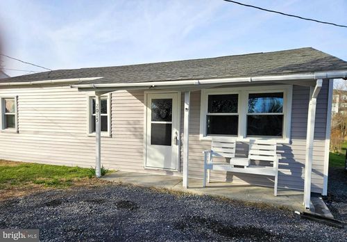 2015 Senseny Rd, WINCHESTER, VA, 22602-8918 | Card Image