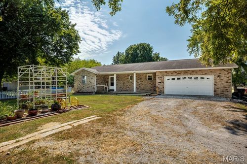 626 W 6th St, Staunton, IL, 62088-1725 | Card Image
