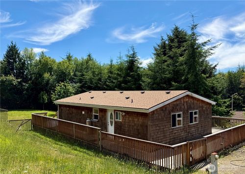 28 N Jacobson Rd, Cathlamet, WA, 98612-9555 | Card Image