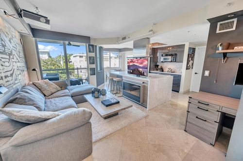 2409-110 Washington Avenue, Miami Beach, FL, 33139 | Card Image