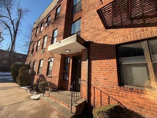 3d-47-22 215th Pl, Bayside, NY, 11361-3489 | Card Image