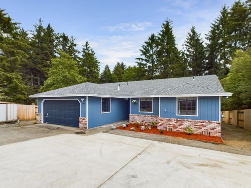2395 Meadow Ct, McKinleyville, CA, 95519-4212 | Card Image