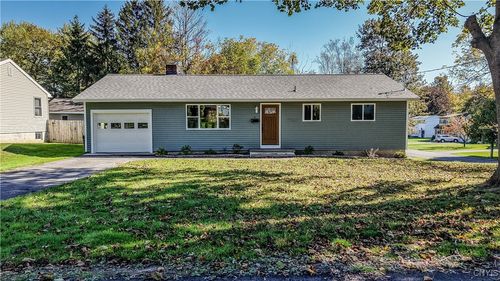 5 Harts Hill Pkwy, Whitesboro, NY, 13492-1607 | Card Image