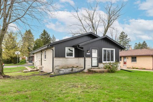 10905 W Potter Rd, Wauwatosa, WI, 53226-3423 | Card Image