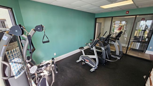 Exercise room featuring a drop ceiling and baseboards | Image 21