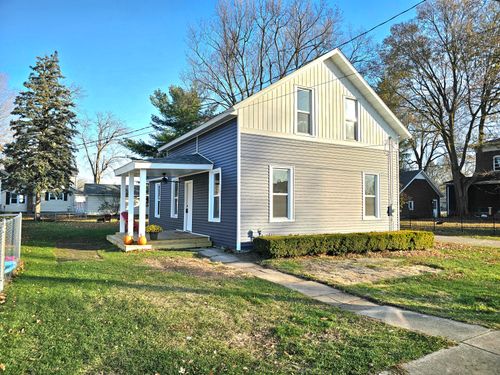 104 W Hotchin Ave, White Pigeon, MI, 49099-9402 | Card Image