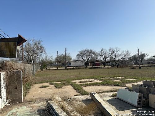 98 S Edwards Ave, Charlotte, TX, 78011-3567 | Card Image