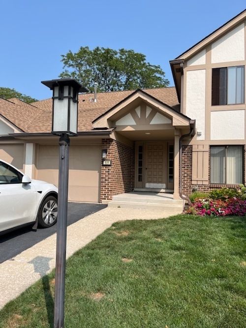 1b-826 Thornton Ct, Schaumburg, IL, 60193-4851 | Card Image