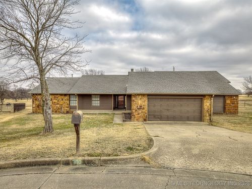 300 Ridgecrest Ct, Bartlesville, OK, 74006-8030 | Card Image