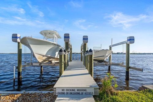 2504 Bayshore Dr, MATLACHA, FL, 33993-9737 | Card Image