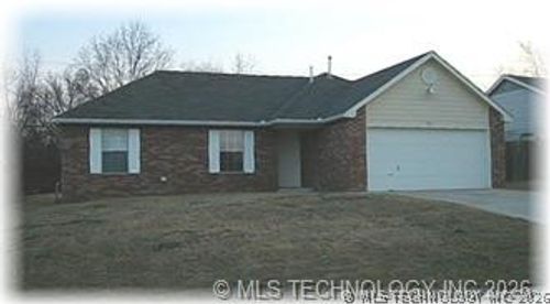 211 W Utica Place, Broken Arrow, OK, 74011 | Card Image