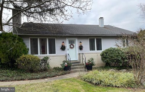 2400 Edge Hill Rd, HUNTINGDON VALLEY, PA, 19006-5512 | Card Image