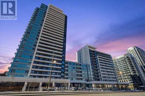 714-7900 Bathurst St, Vaughan, ON, L4J0J9 | Card Image