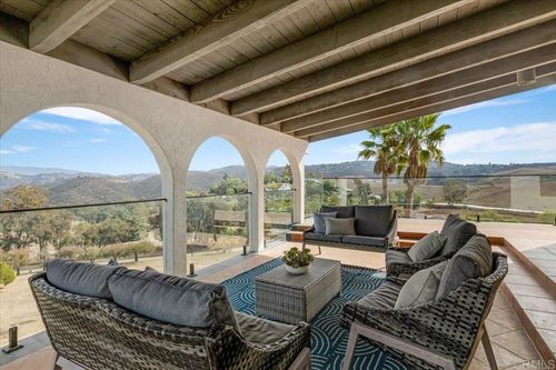 2918 Fairview Dr, Vista, CA, 92084-1515 | Card Image