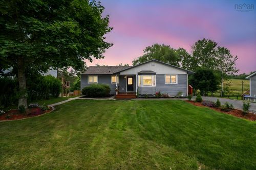 192 Gabriel Rd, Falmouth, NS, B0P1P0 | Card Image