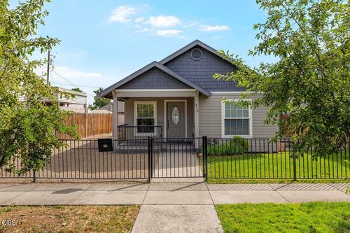 319 S Ivy St, Medford, OR, 97501-3111 | Card Image