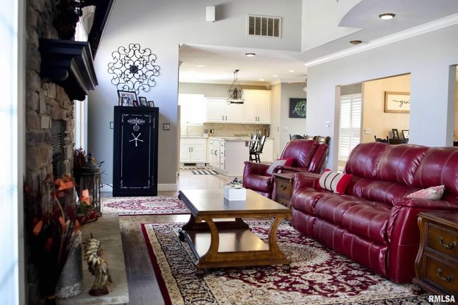 1338 Wagon Creek Rd, House attached with 3 bedrooms, 3 bathrooms and null parking in Creal Springs IL | Image 6